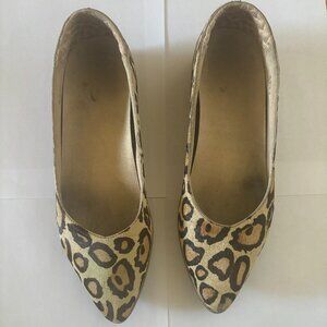 Leopard print pointed toe flats